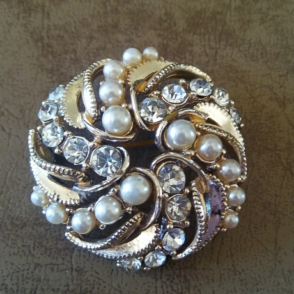 Rhinestone and Faux Pearl Brooch/Pin